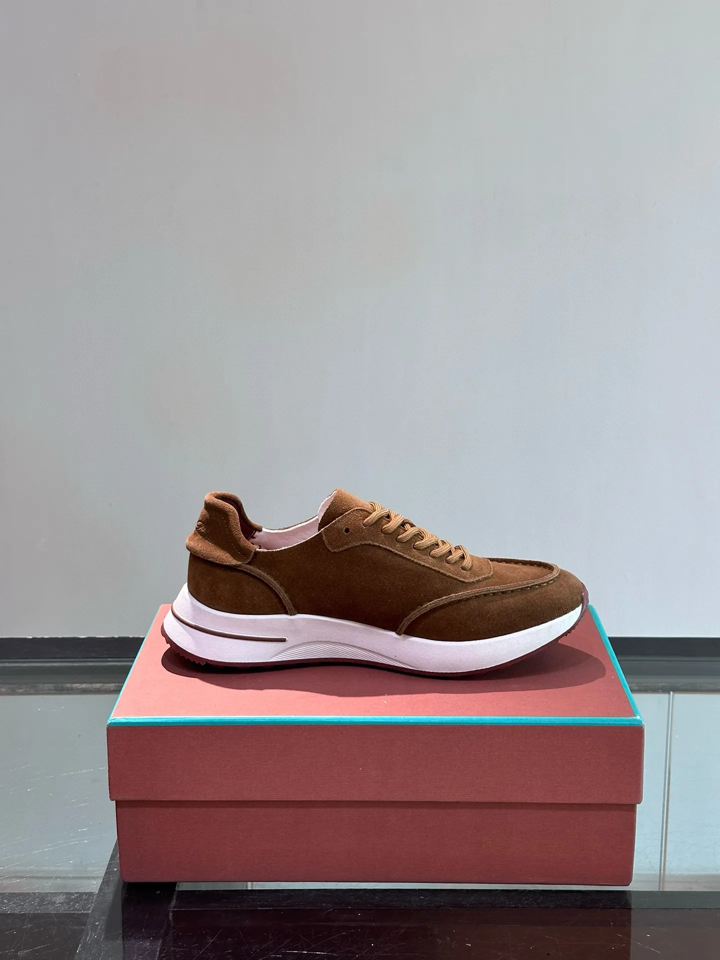 Factory price: 540💰Loro men's shoes💰iana niche Loro classic jogging shoes, men's lace-up casual shoes and sneakers, high-quality lightweight and comfortable fabrics, suitable for outdoor leisure, the color scheme is young and energetic, and it looks great with sportswear or casual suits! Size: 39-46 (customized sizes of 45 and 46 are non-refundable)